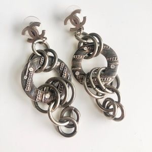 Rare !!! Chanel 06P dangling earrings